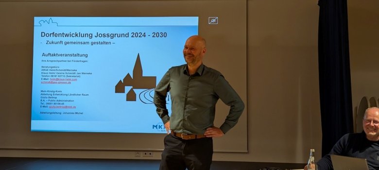 Bürgermeister Victor Röder begrüßt die anwesenden Gäste